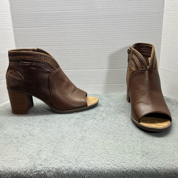 Cloudwalkers brown ankle boots. - Picture 6 of 7